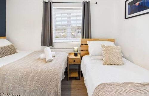 2 Bed Home Port Talbot - Perfect For Contractors & Families - Photo 11