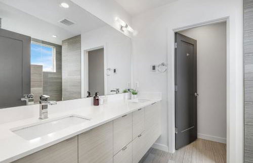 Modern Comfort 3BR Retreat Chefs Kitchen - Foto 5