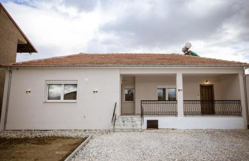 Riverside Escape ,modern residence with courtyard - Photo 5