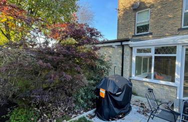 Spacious Cottage with Private Hot Tub - Foto 13