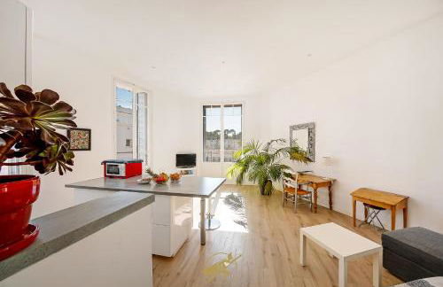 Grand T2 Hausmannien face à la Gare Hyères - THD Fibre - Park Proche - Clim - Foto 1