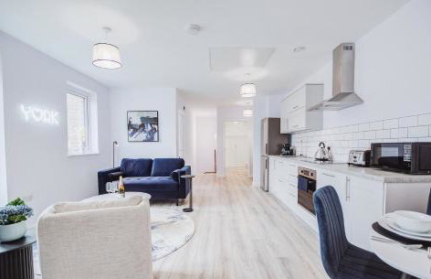 Stylish new-build, free parking, 20-minute walk to city centre - Photo 10