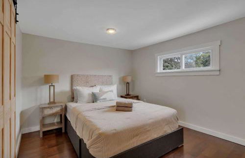 Charming Family Saratoga Home Walk to Track & Downtown - Photo 21