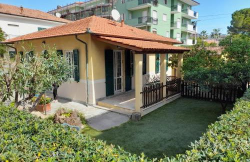 Villa la Casetta con giardino a 30 m dal mare - Foto 1