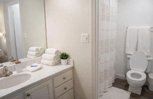 King Bed * Down Town * Comfortable Studio Apt. - Foto 6