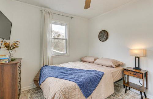 Walk to Lake Hopatcong Vibrant Home with Deck! - Foto 18