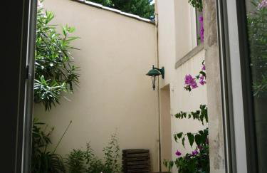 Appartement Avignon centre intra muros Cour extérieure Parking privé gratuit - Foto 7