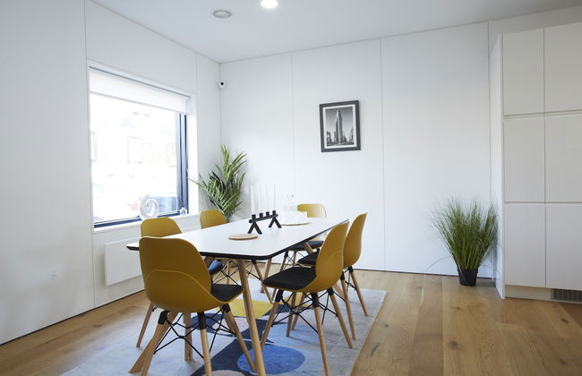 Stylish modern home in Manchester city centre with parking - Photo 35