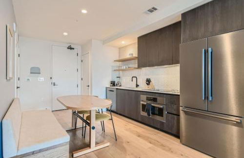 Luxury 1BR with Views, Rooftop Pool and Walk To Rainey St. - Foto 10