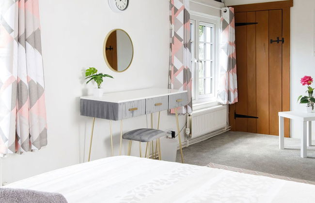 Tranquil Luxe in Country Cottage - Photo 18