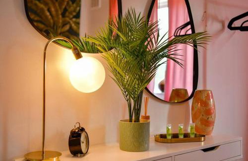 Stylish 3 Bed Home with Parking! - Photo 41