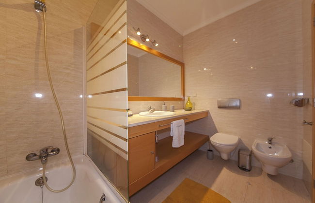 B44 - Alto do Quintão Central Apartment - Photo 17