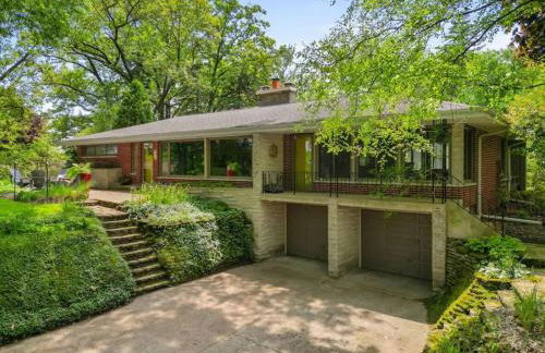 Mid Century Beauty with Huge Sunny Porch - Foto 24