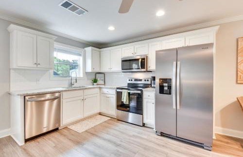 Walk to Main St and River Downtown Helen Condo - Foto 8