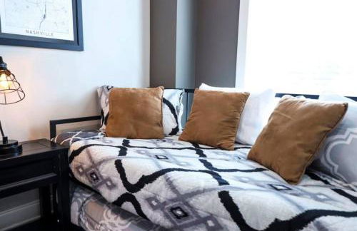 WeHo Nashville Home, Geodis Park, Mini-Golf, Arcade, 10min to Downtown! Sleeps 10! - Foto 29