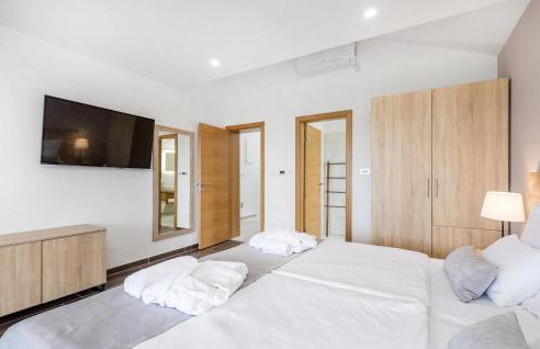 Nice Home In Udbina With Sauna - Photo 31