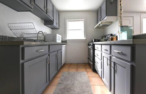 Front House 3 bedroom flat nice street, walk to BART, shops - Photo 3