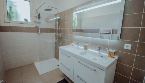 Agréable maison de vacances à Durfort Lacapelette - Foto 4, towels, Shower