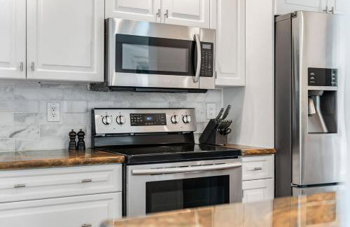 Stunning Tropical Heated Pool House Near The Beach - Foto 13