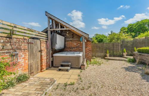 Liston Hall Barn - Photo 24