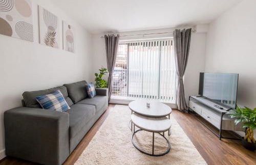 Modern City Apartment for 5 - Near Train Station - Foto 7