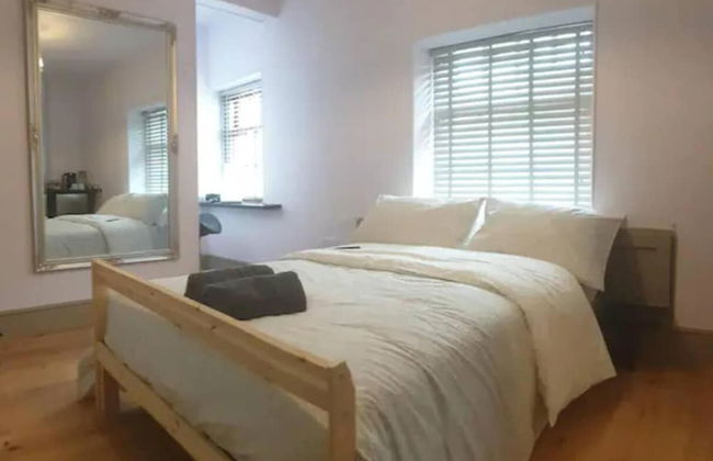 1700s Canalside Cottage Sleeps up to 12 Guests - Foto 11