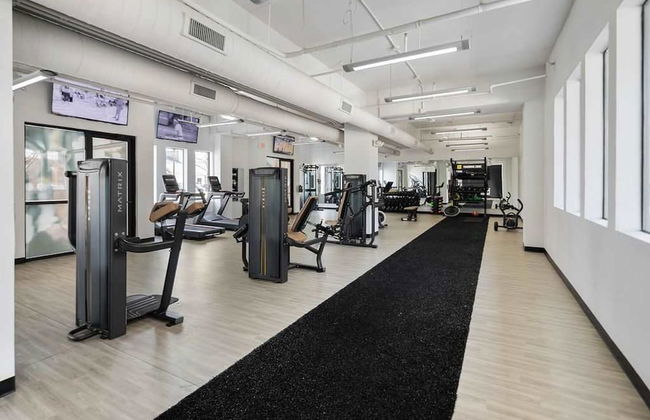 Uptown 1st Ward Corner Unit Superior 2BD Apt - Foto 56