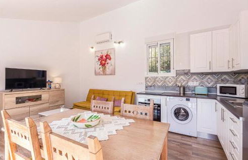 Gorgeous Home In Mezquitilla With Wifi - Photo 5