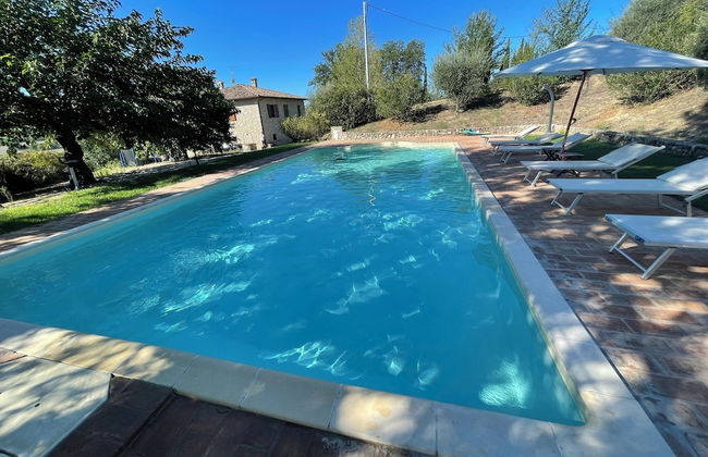 Detached Villa - Sleeps 10 - Pool - Pergola - Playground for Children - Wifi - Foto 1