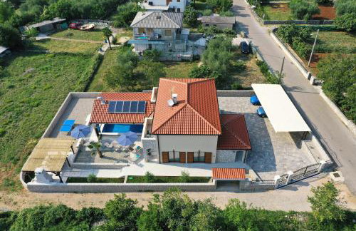 Villa Muskatel KRK -with heated covered pool - Photo 21