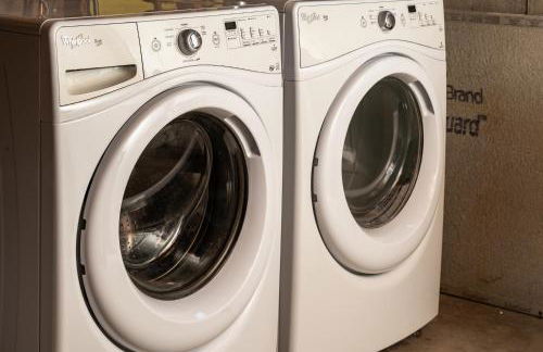 NEW Modern, Luxury Home with Hot Tub, Gym, Sauna, and 12 Minutes to Denver - Foto 36