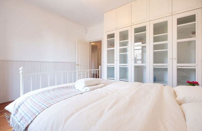 Stunning 4BR Apart in Sagrada Familia - Photo 3