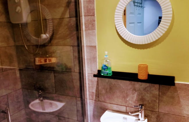 Stunning 1-bed Cabin in Bromley With hot tub - Foto 7