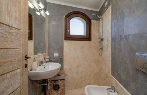 Seafront Villa - 5min to BRANDINCHI I Exclusive Garden I Private Beach I BBQ I Wi-Fi - Foto 24