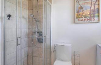 FRGK Fauvettes 1BDR Terrace, Parking, AC & Ultra-Fast Wi-Fi - Photo 11