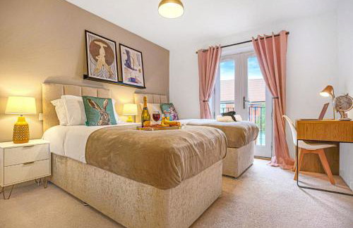 Middleton House with Free Parking, Fast-Wifi, SmartTV and Garden by Yoko Property - Photo 5