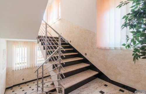 Superb villa Maxima with private pool, sauna, jacuzzi, playground for up to 18 persons, extra pool heating available - Foto 20