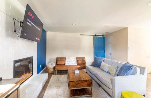 5 bedrooms with 4 Full Bath Fire Pit BBQ and Plush Amen on 1 2 acre - Photo 19