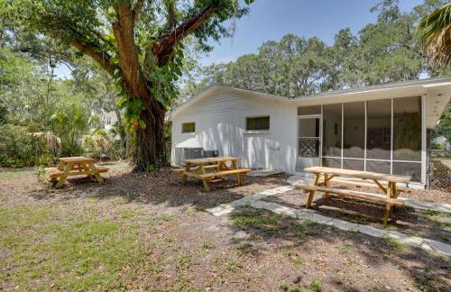 Charming Mid-Century House - Just Steps to Lake! - Foto 1
