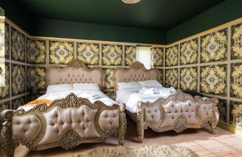 Deluxe 4 or 5 Bed House with Hot Tub, Cinema Room Sleeps 15 - Foto 11