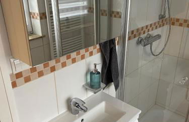 Family House - Photo 22