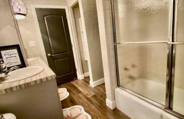 [4-BR/Sleeps 12] Family & Friends Home in Indiana - Foto 25