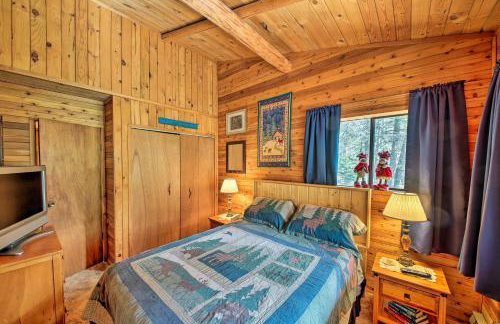 Private Yaak River Hideaway with Deck and Mtn Views! - Foto 10