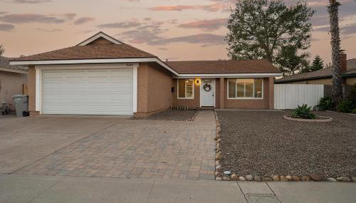 Entire Private House with 4 Beds, Gated Yard, Garage, Ranch Style in Mira Mesa, Available Now - Foto 2