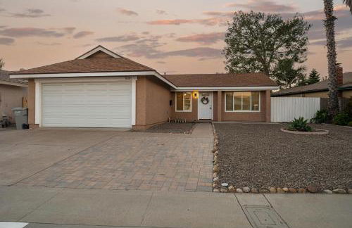 Entire Private Home with 3 Bedrooms 2 Bathrooms, Gated Yard, Garage, Hot Tub, 4-Beds, Golf, Mira Mesa, Available Now - Photo 19