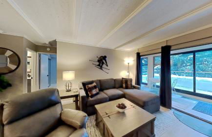 Slopeside & Spacious Home WITH Parking - Foto 2