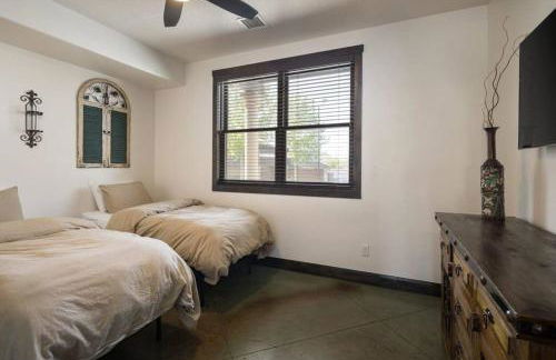 Luxury Downtown Rental (Hot Tub/Pet Friendly) - La Dolce Vita Villas #11 - Foto 6