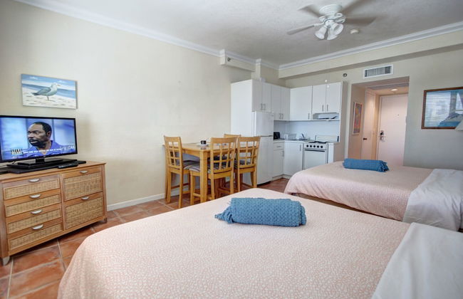 Deluxe Studios and Apartments at the Casablanca - Photo 7