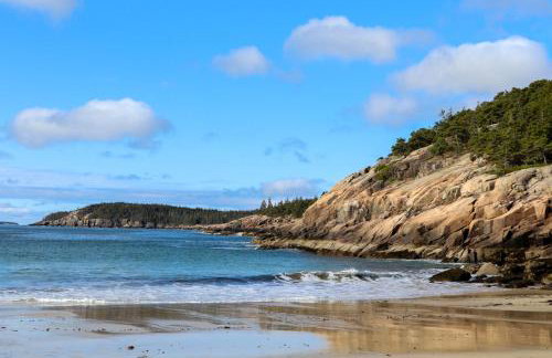 Secluded Bungalow Near Acadia and Bar Harbor -Private, Pet Friendly, Fire Pit - Foto 10