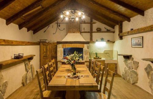 Breathtaking Scenic Villa with Pool - Photo 13